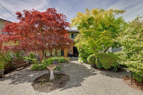 3821 Lonsdale Avenue, North Vancouver, BC 