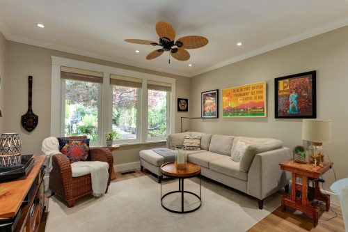3821 Lonsdale Avenue, North Vancouver, BC 