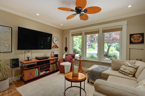 3821 Lonsdale Avenue, North Vancouver, BC 