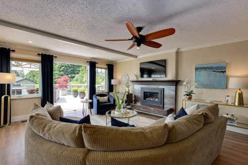 3821 Lonsdale Avenue, North Vancouver, BC 