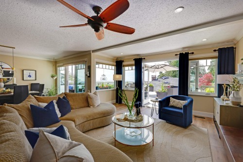 3821 Lonsdale Avenue, North Vancouver, BC 