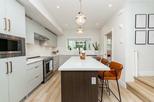 202-80 Elgin Street  Port Moody, BC V3H 0M6