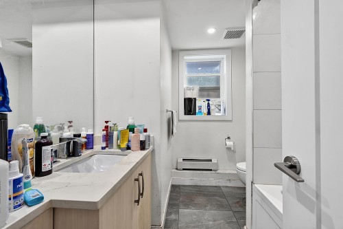 5430 Melbourne Street, Vancouver, BC - Indoor Photo Showing Bathroom