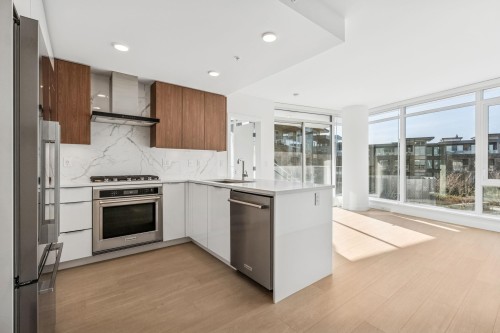 2103-7769 Park Crescent, Burnaby, BC 