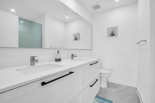 144-3529 Baycrest, Coquitlam, BC - Indoor Photo Showing Bathroom