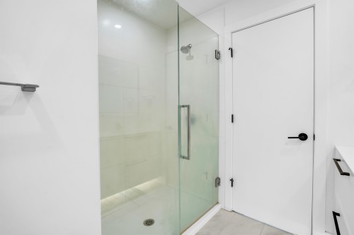 144-3529 Baycrest, Coquitlam, BC - Indoor Photo Showing Bathroom