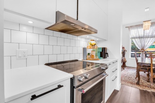 144-3529 Baycrest, Coquitlam, BC - Indoor Photo Showing Kitchen With Upgraded Kitchen
