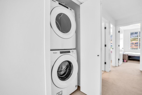 144-3529 Baycrest, Coquitlam, BC - Indoor Photo Showing Laundry Room
