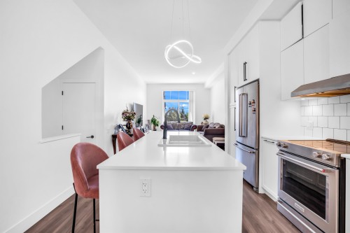 144-3529 Baycrest, Coquitlam, BC - Indoor Photo Showing Kitchen