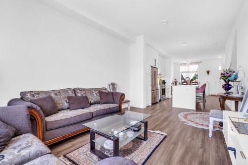 144-3529 Baycrest, Coquitlam, BC - Indoor Photo Showing Living Room