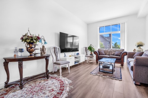 144-3529 Baycrest, Coquitlam, BC - Indoor Photo Showing Living Room