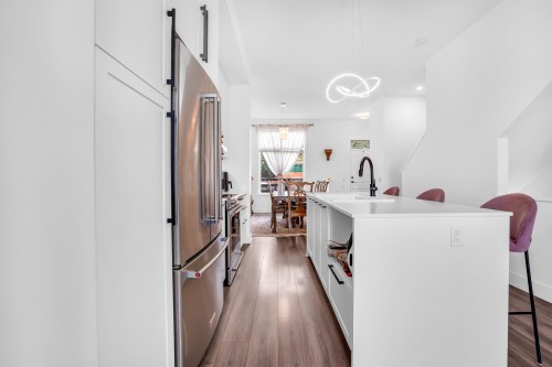 144-3529 Baycrest, Coquitlam, BC - Indoor Photo Showing Kitchen