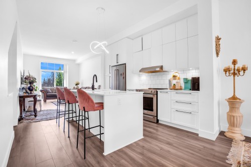 144-3529 Baycrest, Coquitlam, BC - Indoor Photo Showing Kitchen With Upgraded Kitchen