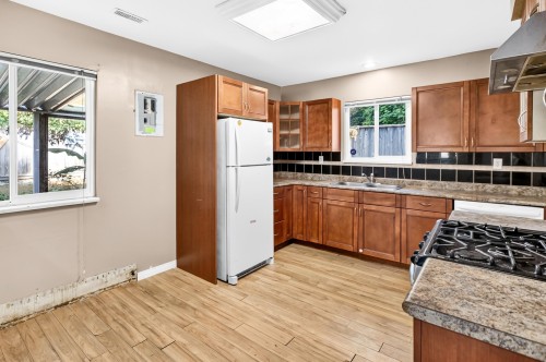 21598 Spring Avenue, Maple Ridge, BC 
