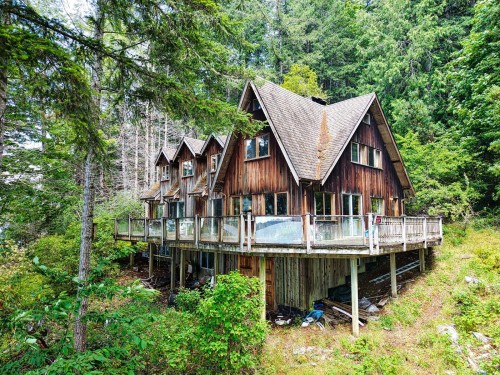 6787 Sechelt Inlet Road, Sechelt, BC 