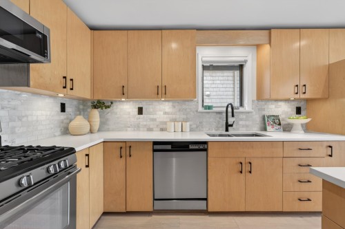 4377 12Th Avenue W, Vancouver, BC 