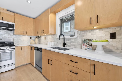 4377 12Th Avenue W, Vancouver, BC 