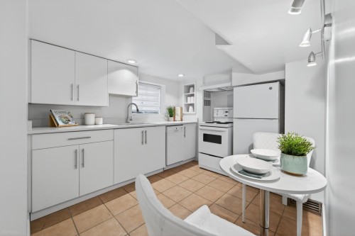 4377 12Th Avenue W, Vancouver, BC 