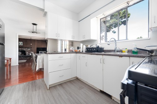 10240 Algonquin Drive, Richmond, BC - Indoor Photo Showing Kitchen With Double Sink