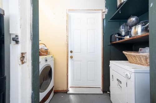 10240 Algonquin Drive, Richmond, BC - Indoor Photo Showing Laundry Room