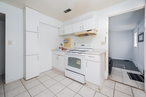 10240 Algonquin Drive, Richmond, BC - Indoor Photo Showing Kitchen