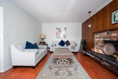 10240 Algonquin Drive, Richmond, BC - Indoor Photo Showing Living Room With Fireplace