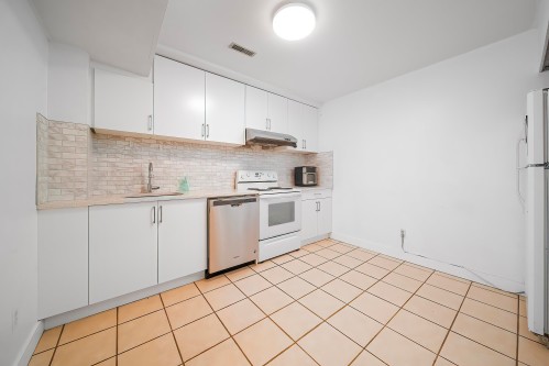 1269 Michigan Drive, Coquitlam, BC - Indoor Photo Showing Kitchen