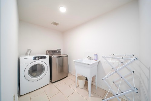 1269 Michigan Drive, Coquitlam, BC - Indoor Photo Showing Laundry Room