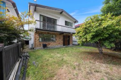 4355 Inverness Street  Vancouver, BC V5V 4X1