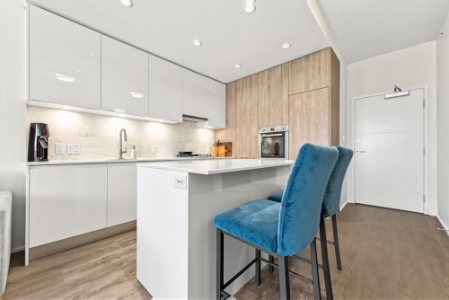 2611-1955 Alpha Way, Burnaby, BC - Indoor Photo Showing Kitchen With Upgraded Kitchen
