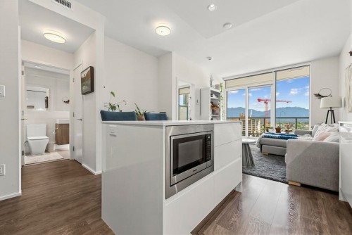 2611-1955 Alpha Way, Burnaby, BC - Indoor Photo Showing Living Room