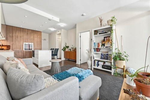 2611-1955 Alpha Way, Burnaby, BC - Indoor Photo Showing Living Room