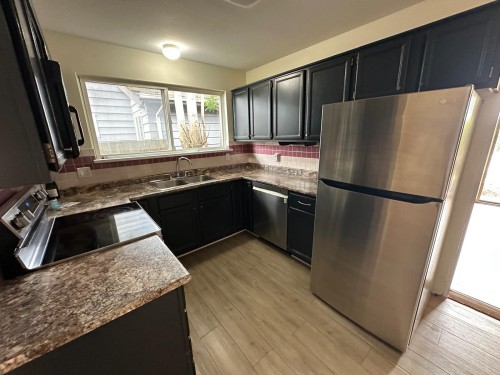 11437 Kingcome Avenue, Richmond, BC - Indoor Photo Showing Kitchen With Double Sink