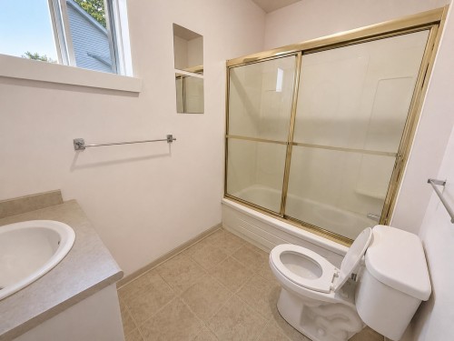 1237 Broadway E, Vancouver, BC 