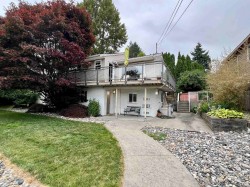 261 Montgomery Street  Coquitlam, BC V3K 5E9