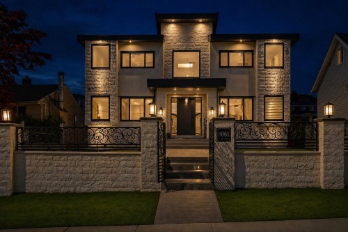 8061 11Th Avenue, Burnaby, BC 