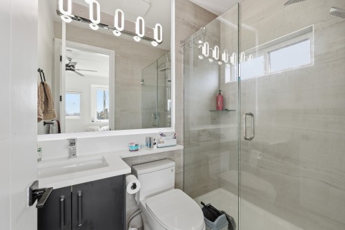 8061 11Th Avenue, Burnaby, BC 