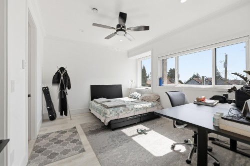 8061 11Th Avenue, Burnaby, BC 