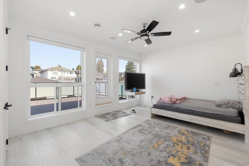8061 11Th Avenue, Burnaby, BC 