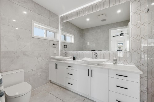 8061 11Th Avenue, Burnaby, BC 