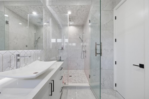 8061 11Th Avenue, Burnaby, BC 