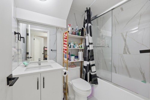 8061 11Th Avenue, Burnaby, BC 