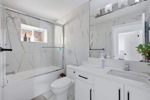 8061 11Th Avenue, Burnaby, BC 