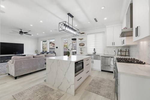 8061 11Th Avenue, Burnaby, BC 