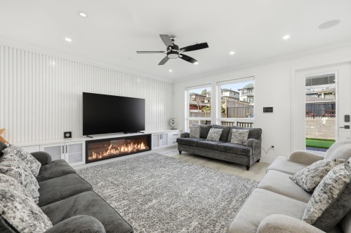 8061 11Th Avenue, Burnaby, BC 