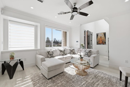 8061 11Th Avenue, Burnaby, BC 