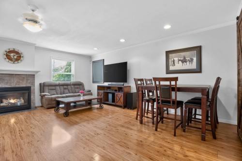 4827 47A Avenue, Delta, BC - Indoor With Fireplace