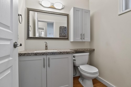 4827 47A Avenue, Delta, BC - Indoor Photo Showing Bathroom