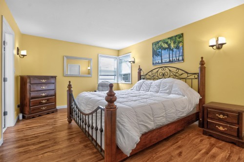 4827 47A Avenue, Delta, BC - Indoor Photo Showing Bedroom