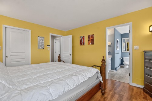 4827 47A Avenue, Delta, BC - Indoor Photo Showing Bedroom